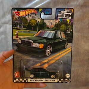Hot Wheels Boulevard Mercedes-Benz 190 E 2.5-16 - Dark Green